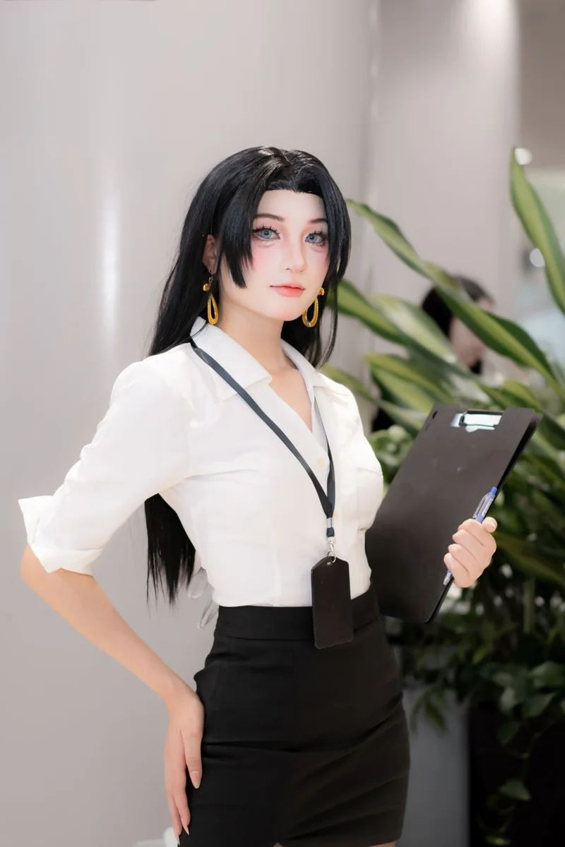 九色视频后期剪辑台进行初剪与调色处理的工作画面